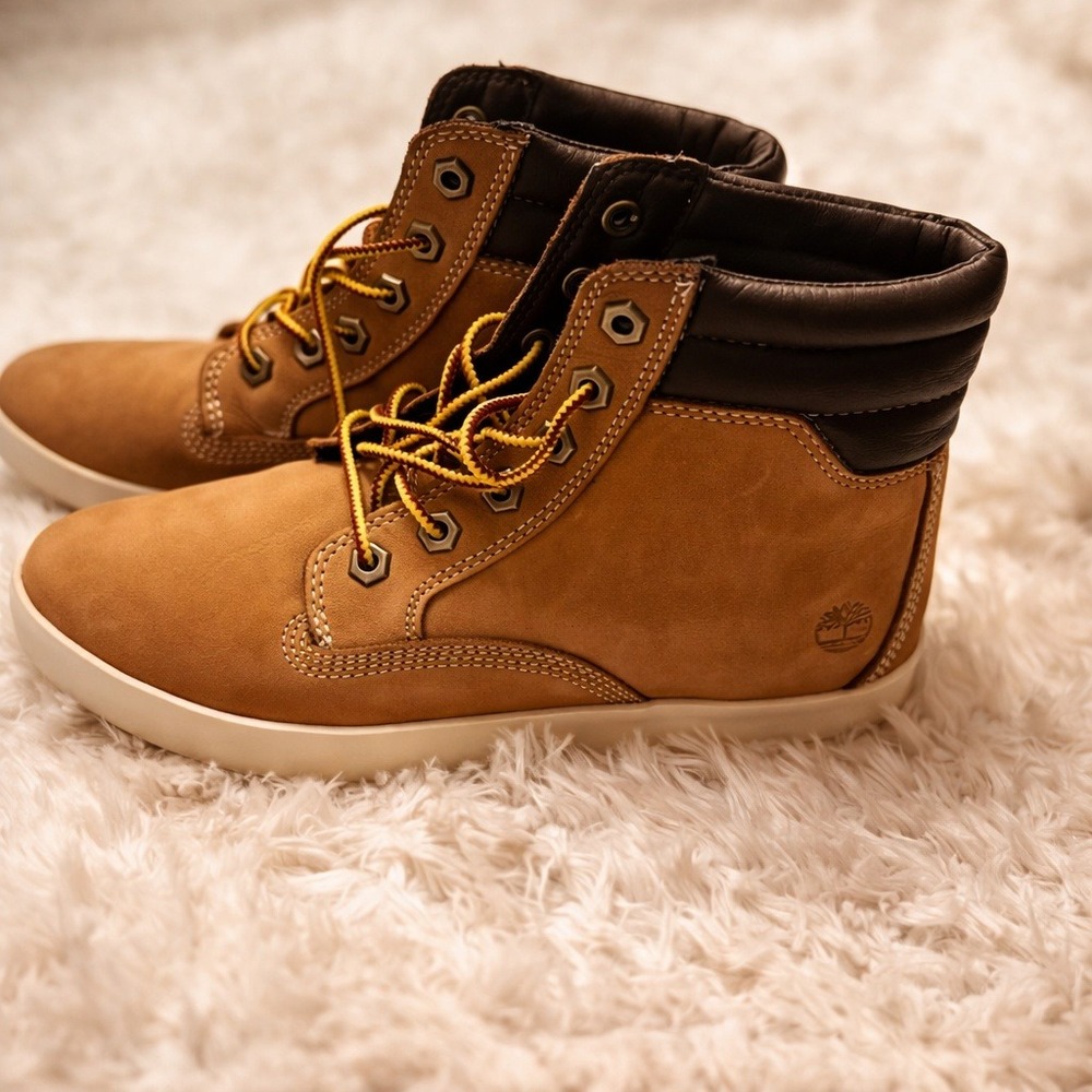 Timberland Women's Wheat Suede Lace Up Ankle Boots Sneakers Size 7.5‎